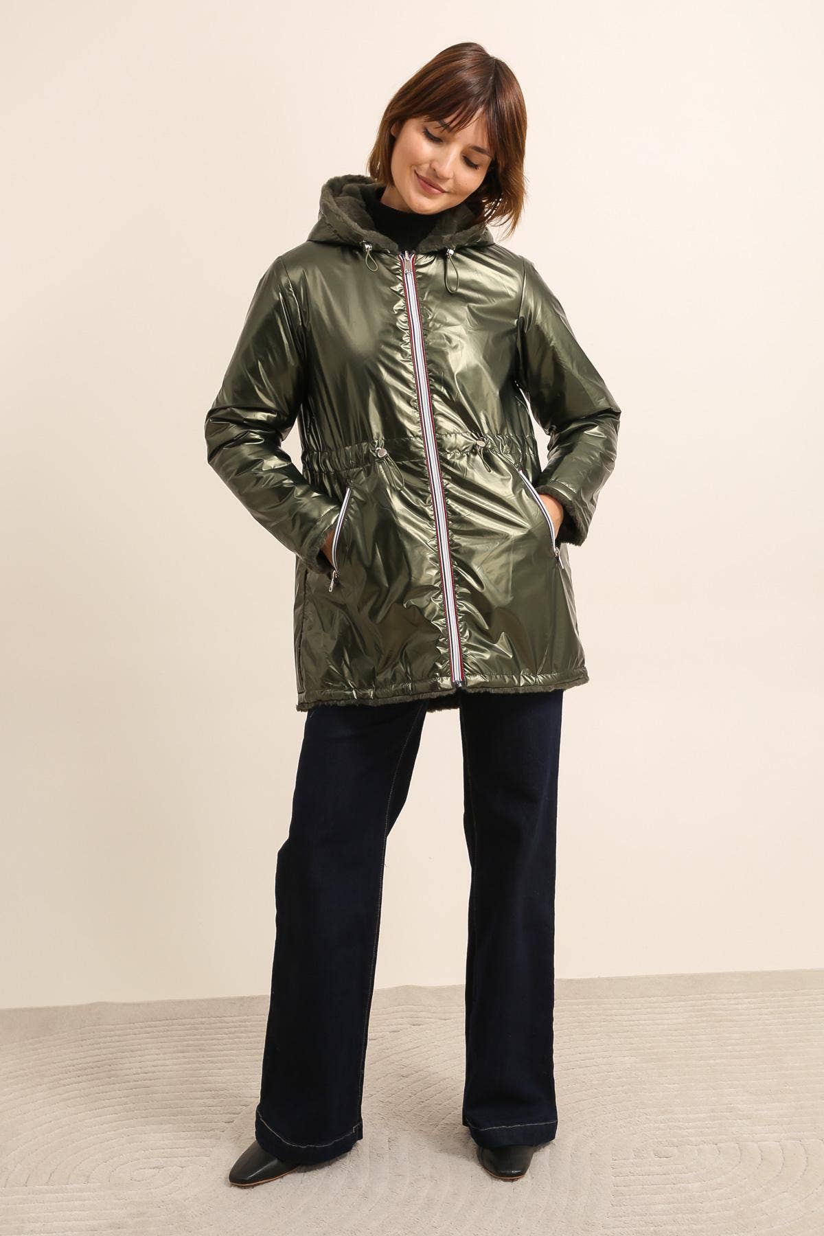 Attrait Paris - Wholesale Jas - Dames - Halflange omkeerbare bontjas met capuchon17