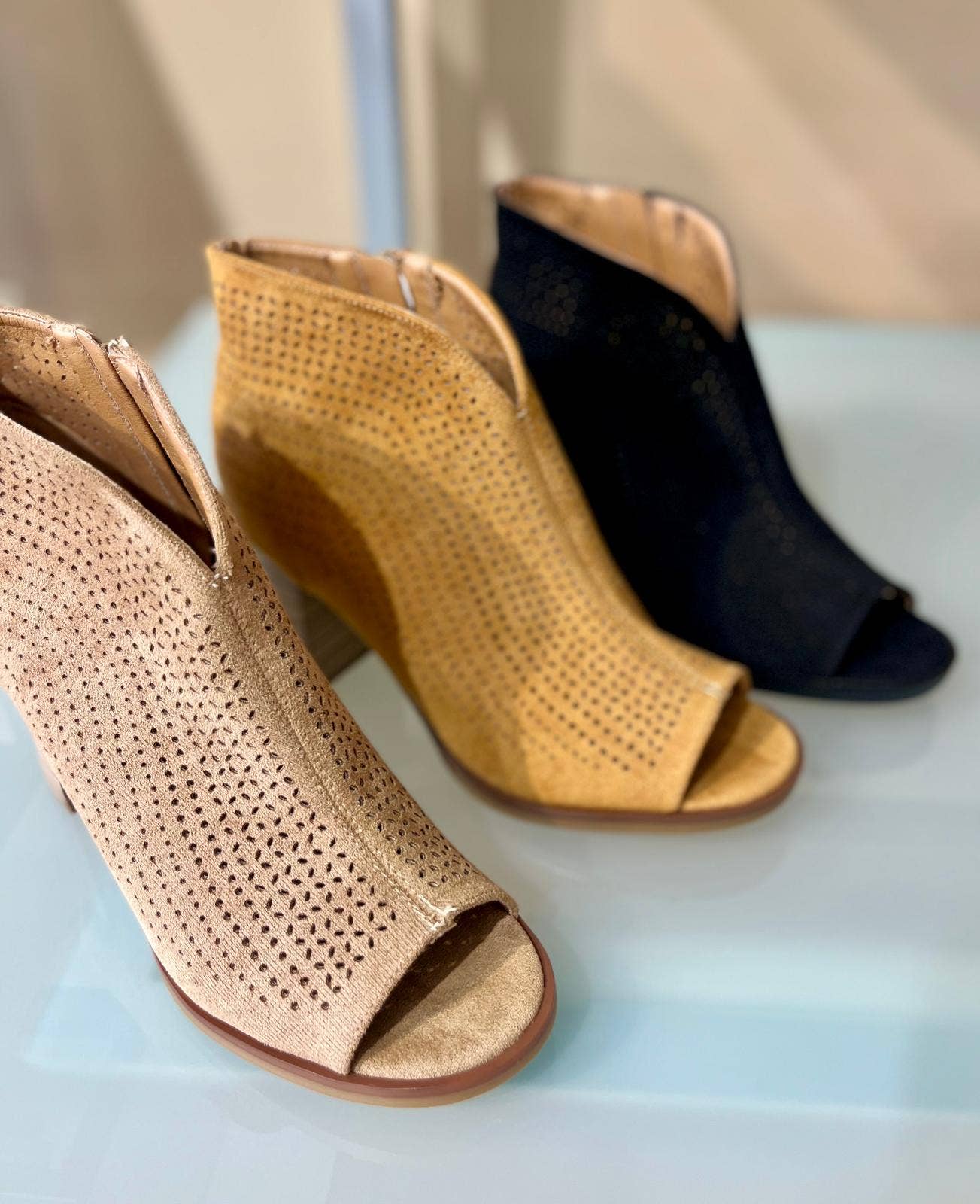 SWEET MAGIC MODA Y COMPLEMENTOS – wholesale Skor med kilklack - Dam – TRÄSKO MED KLACK I MOCKA0