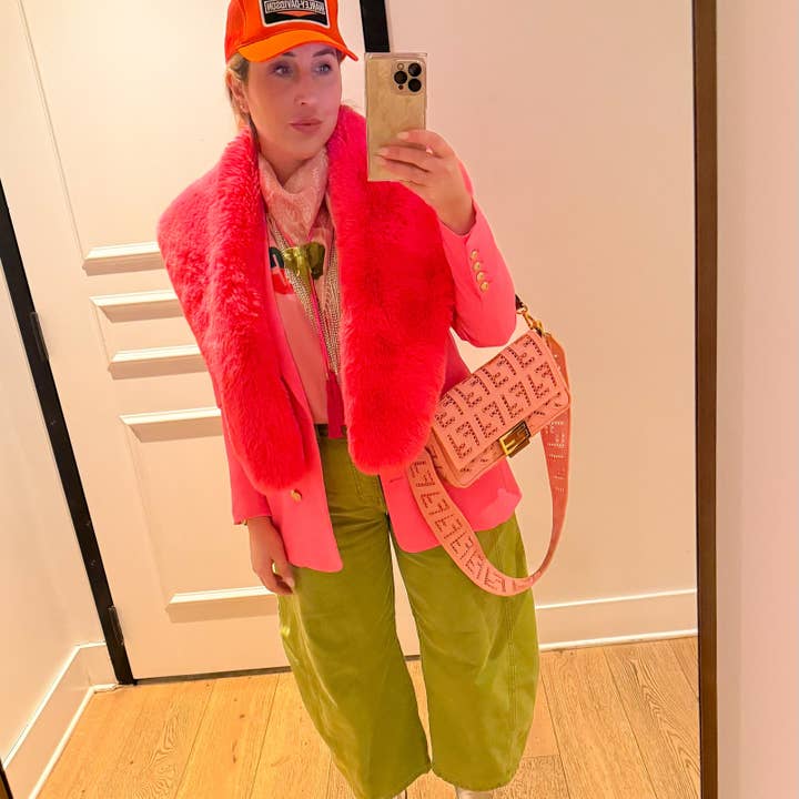 Éléphant Bolo Vert Olive avec Rose Néon & Fuchsia pour la vente par Rahya Jewelry Design