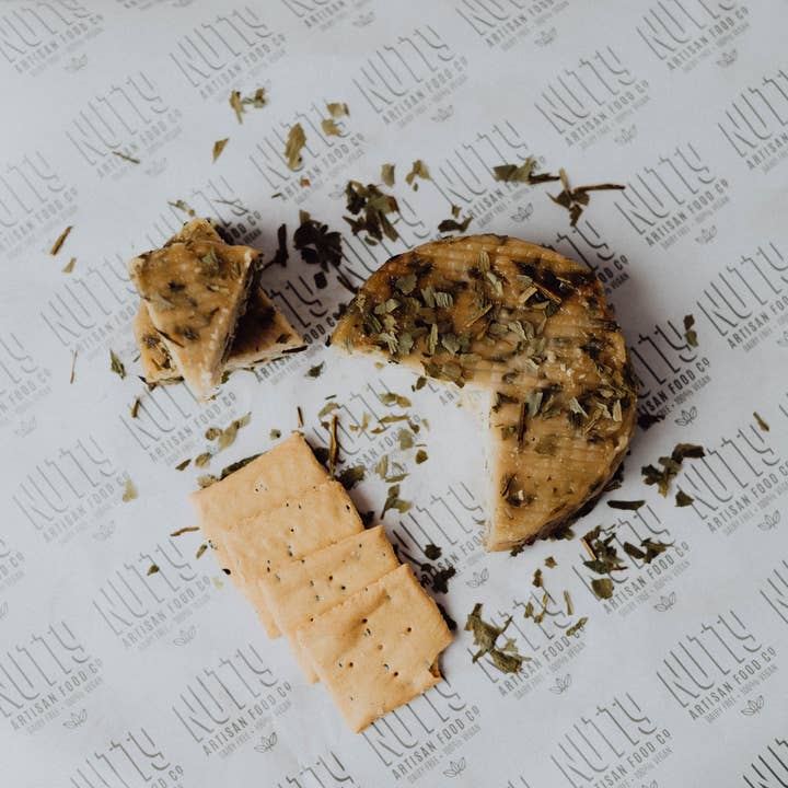 Nutty Artisan Foods SL - Vendita all'ingrosso Formaggi - Invecchiato con aglio selvatico 165g - A base vegetale - vegano