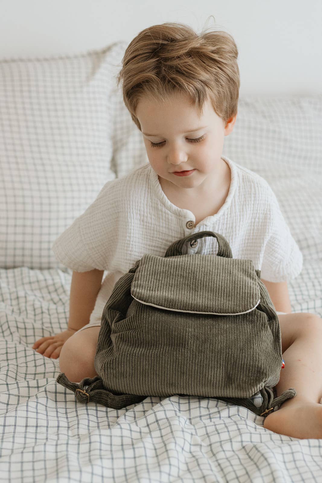 oh la la paris - Wholesale Backpack - Kids - Khaki corduroy backpack "Little heart"3