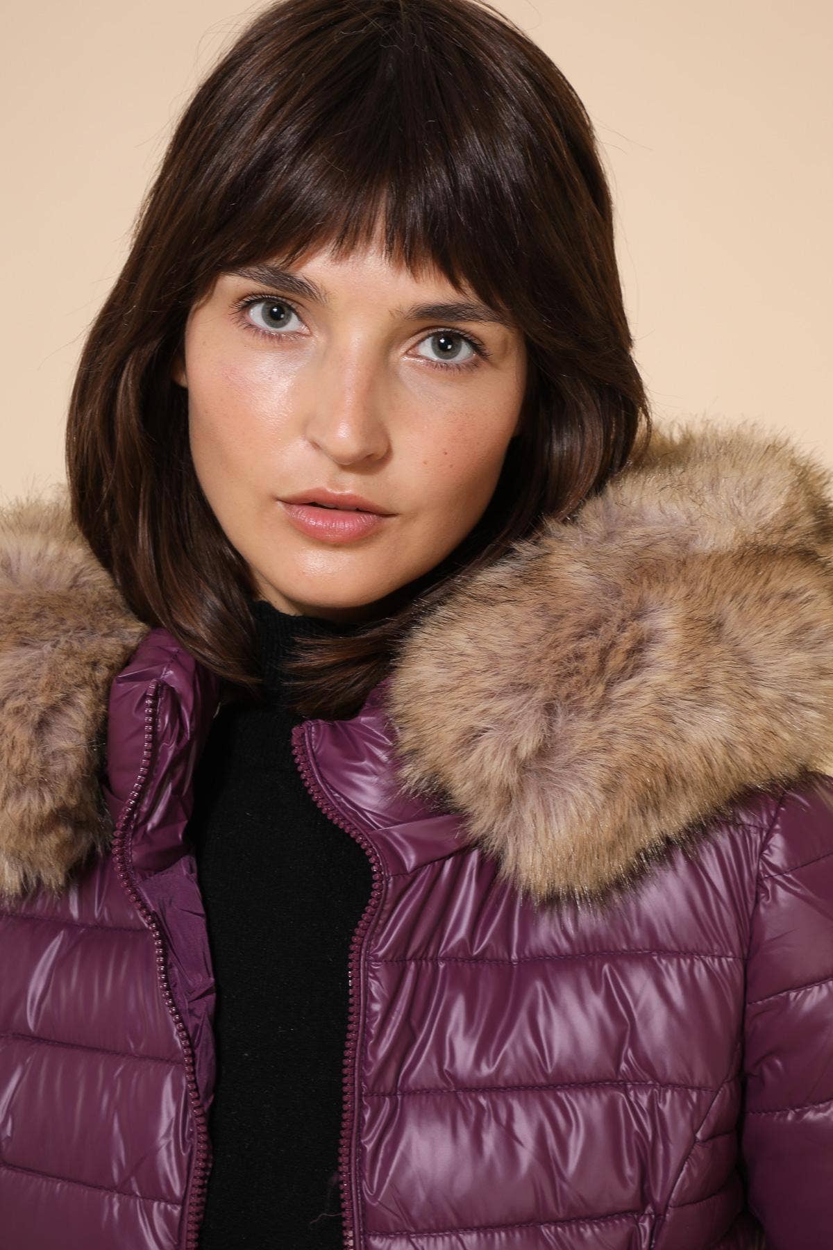 Attrait Paris - Wholesale Jacket - Women's - Metallic short puffer jacket with faux fur hood21