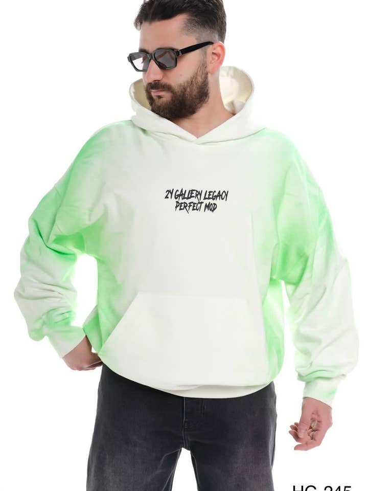 Sweat à capuche graphique surdimensionné vert écru pour homme Streetwear HG-245 pour la vente par Monocloth