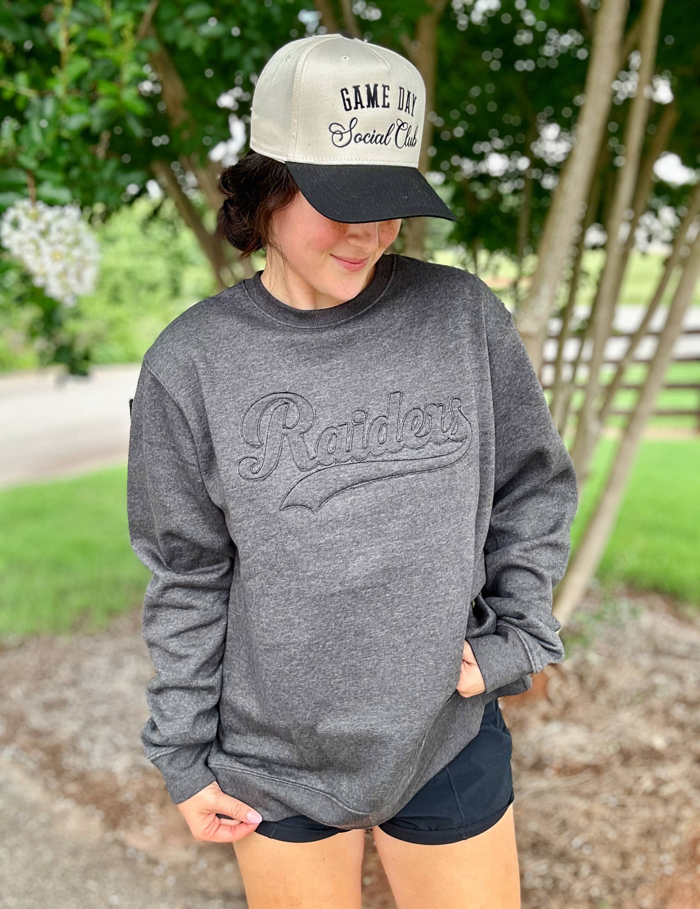 Truelove Apparel - Venta al por mayor Sudadera - Mujer - Sudadera vintage con apliques tono sobre tono para el día del juego1