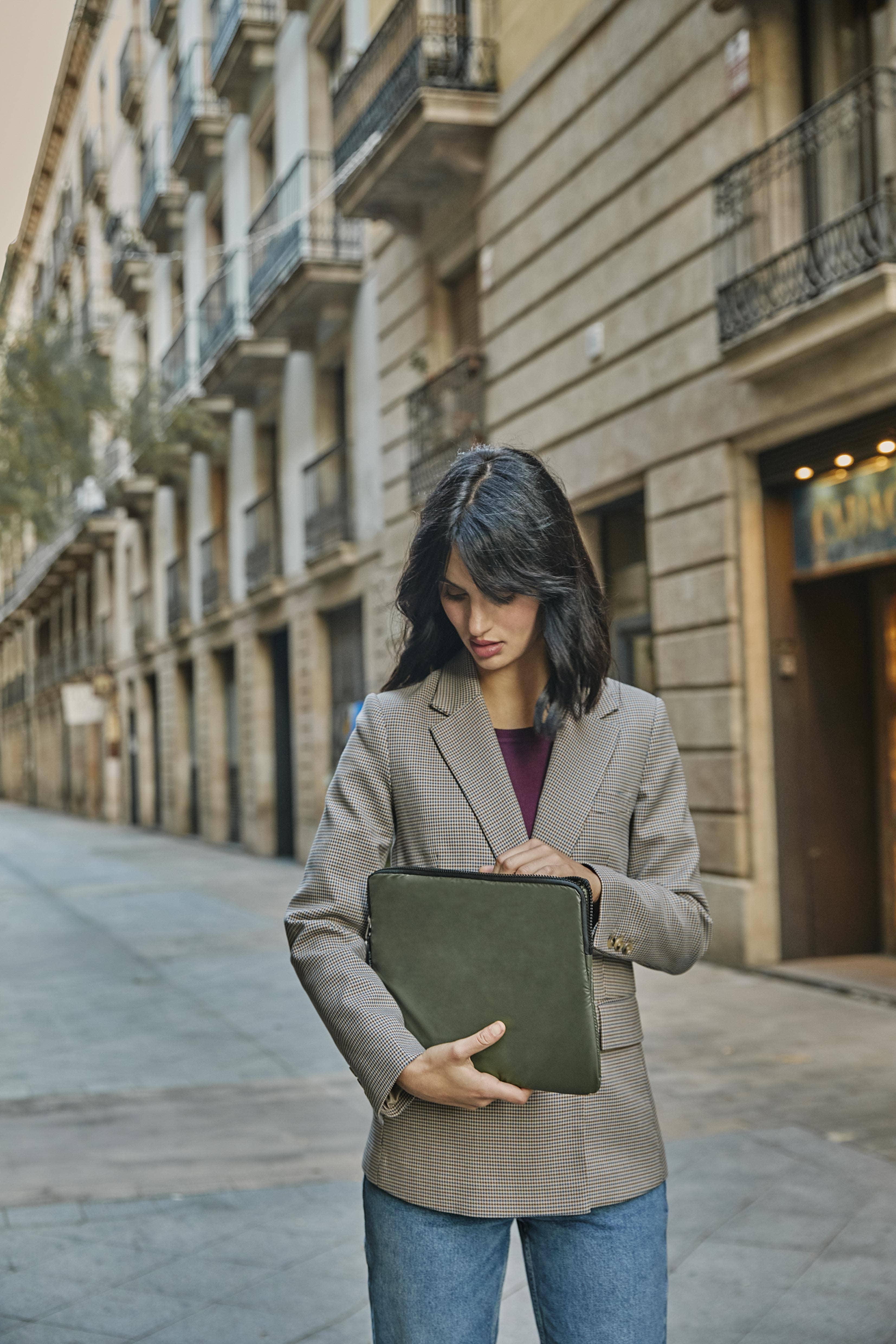 Mkr International - Wholesale Laptop/Tablet Case - Unisex - 13' Laptop and iPad Case | Waterproof | M&P Climate11