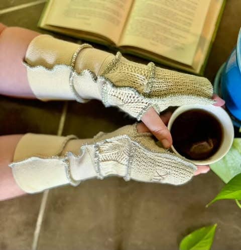 Jax Upcycled - Wholesale Gloves - Women's - Upcycled from Sweater fully cream Fingerless Glove4