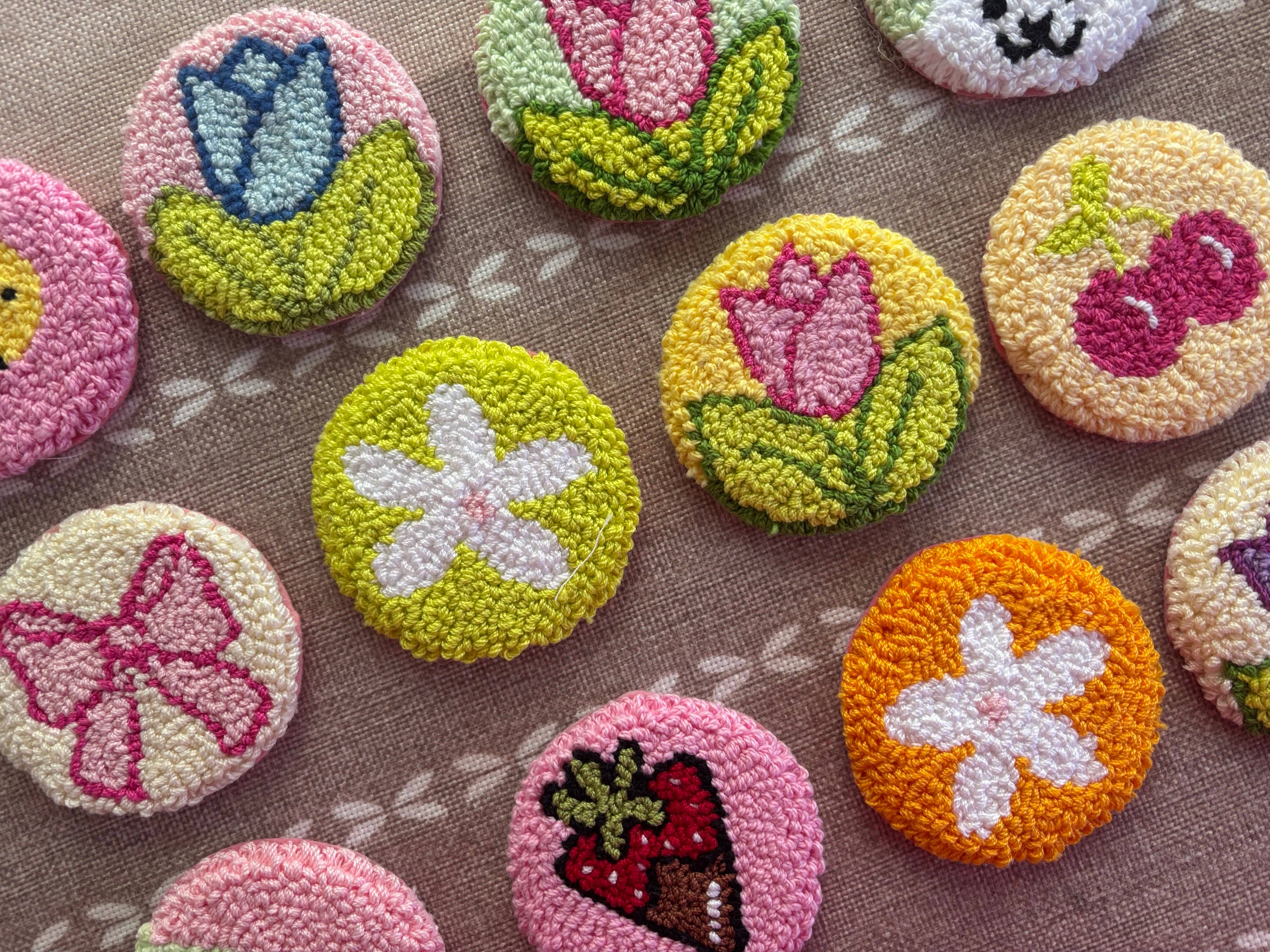 Honey Punches - Vente Sous-verre pour voiture – femme - Sous-verres de voiture en punch needle, accessoires de voiture faits main en tufting1