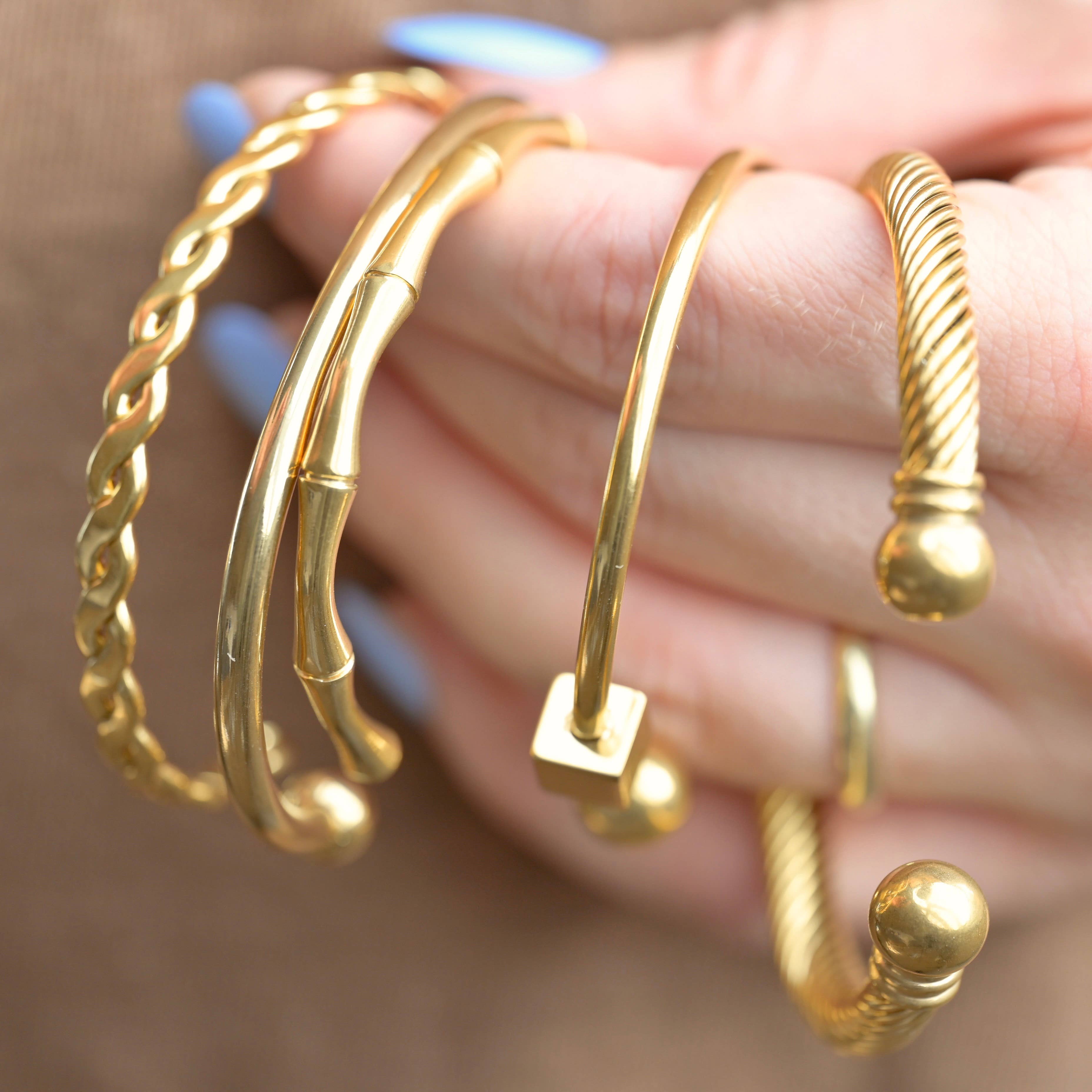 Blueyejewelry – Engroshandel Manchetarmbånd – Guldarmbånd - Vandtætte markante manchetter - Armring1