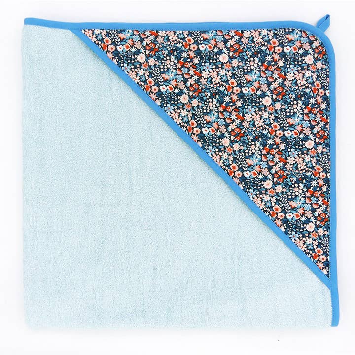 Bath cape - „Bluebell“ mønster for engroshandel hos Mimi and Cookie