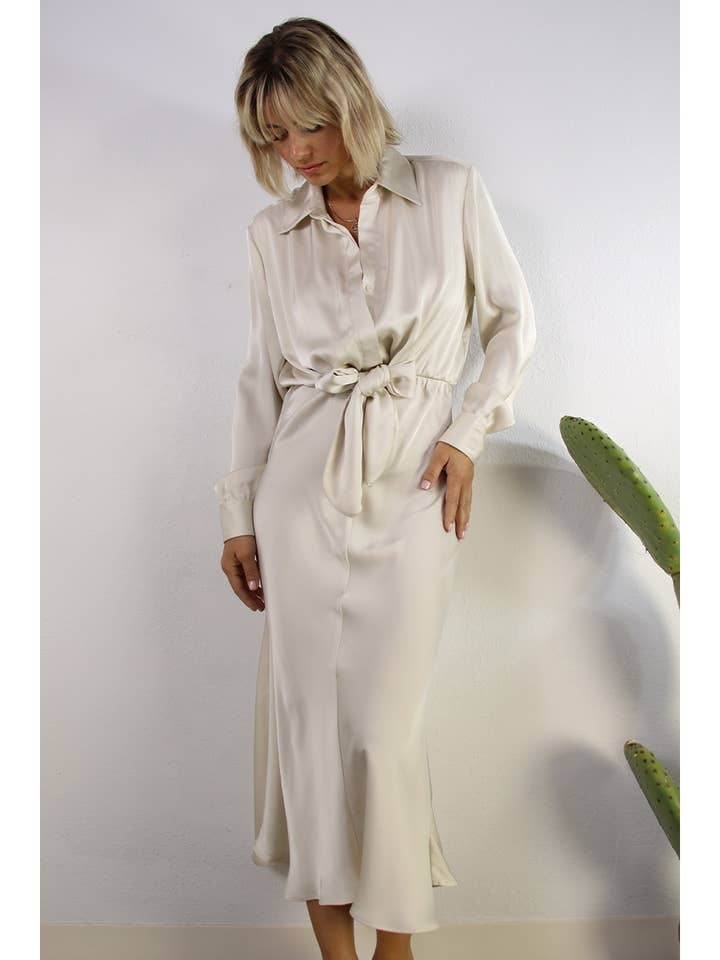 SILKYWAY VOORKNOOP SATINEN JURK - Verkrijgbaar in Zwart voor wholesale door Mulla