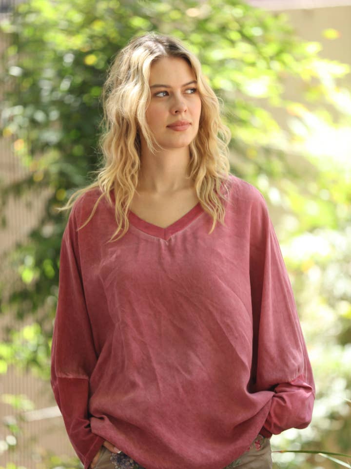Haut à col en V pour la vente par Marisima by Urban Mangoz