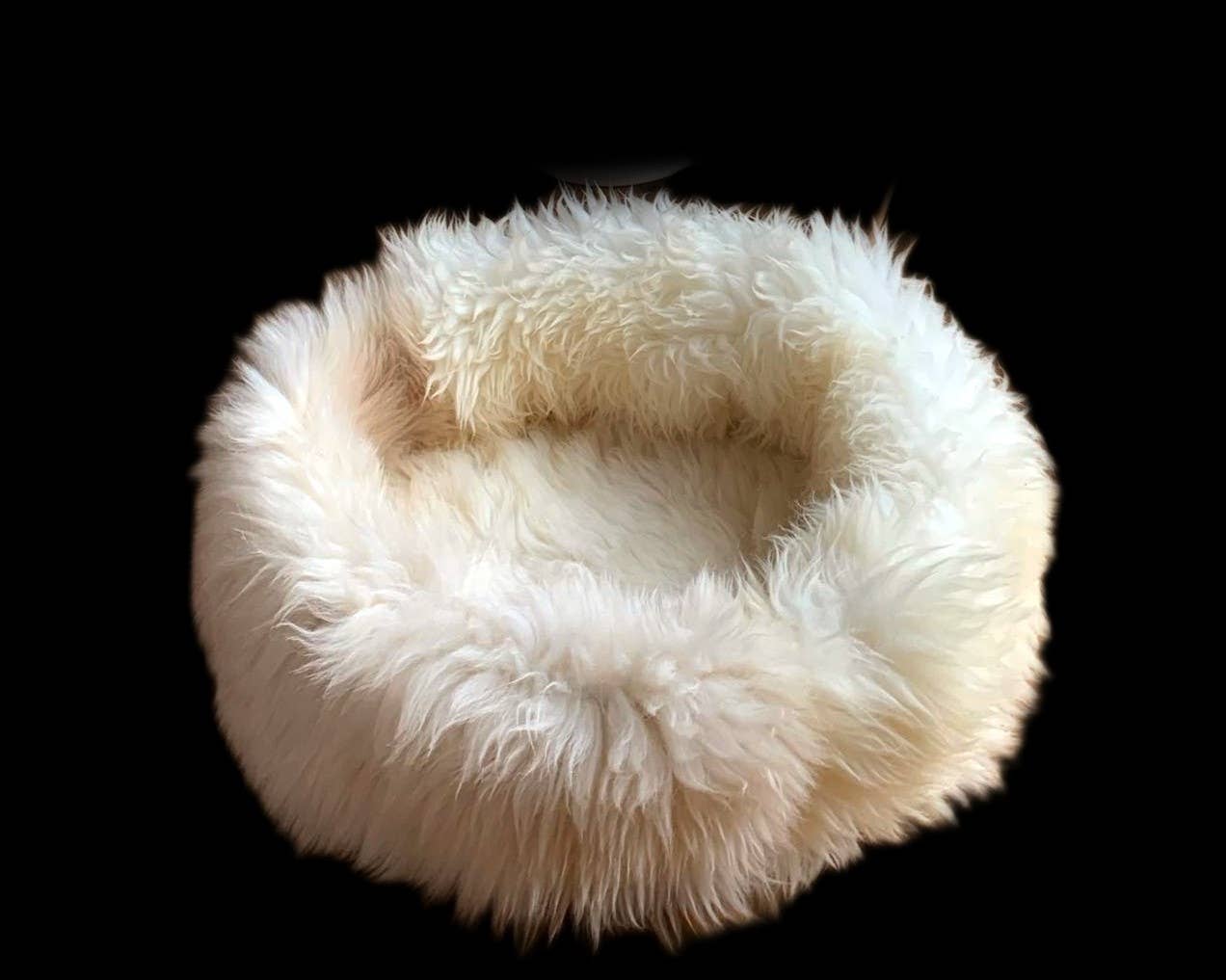 white Best dog beds large, luxury sheepskin dog beds for wholesale on Faire2