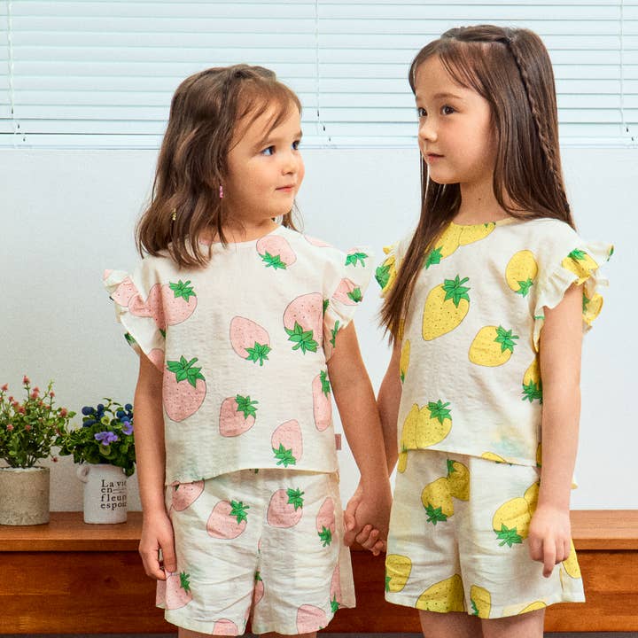ToTo Heros - Wholesale Top & Short Set - Kids - Strawberry Graphic Print Angel Sleeve Top & Shorts Set4