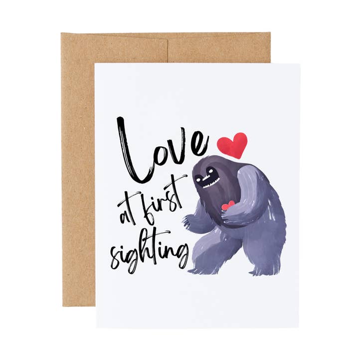 Bigfoot Kærlighed ved Første Blik Romantisk Kort for engroshandel hos Cryptic Paper Co.