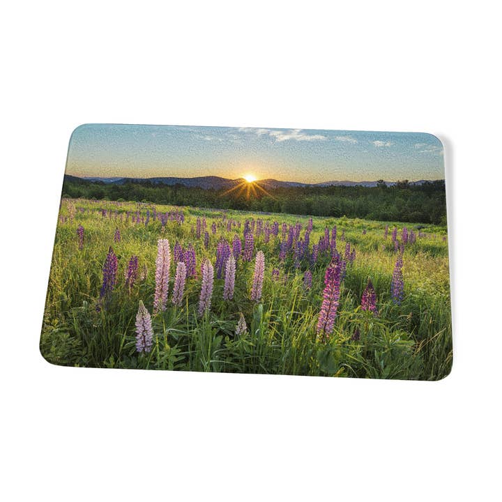 Planche à découper Lupine Sunrise par Chris Whiton pour la vente par American Brand Studio