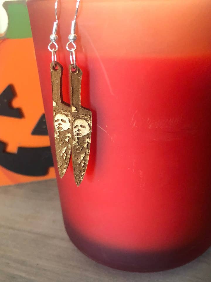 Boucles d'oreilles d'Halloween effrayantes — Michael Myers Knife Boucles d'oreilles en bois pour Halloween Party Spooky Outfit Accessoire pour la vente par Whimsy Woods AZ