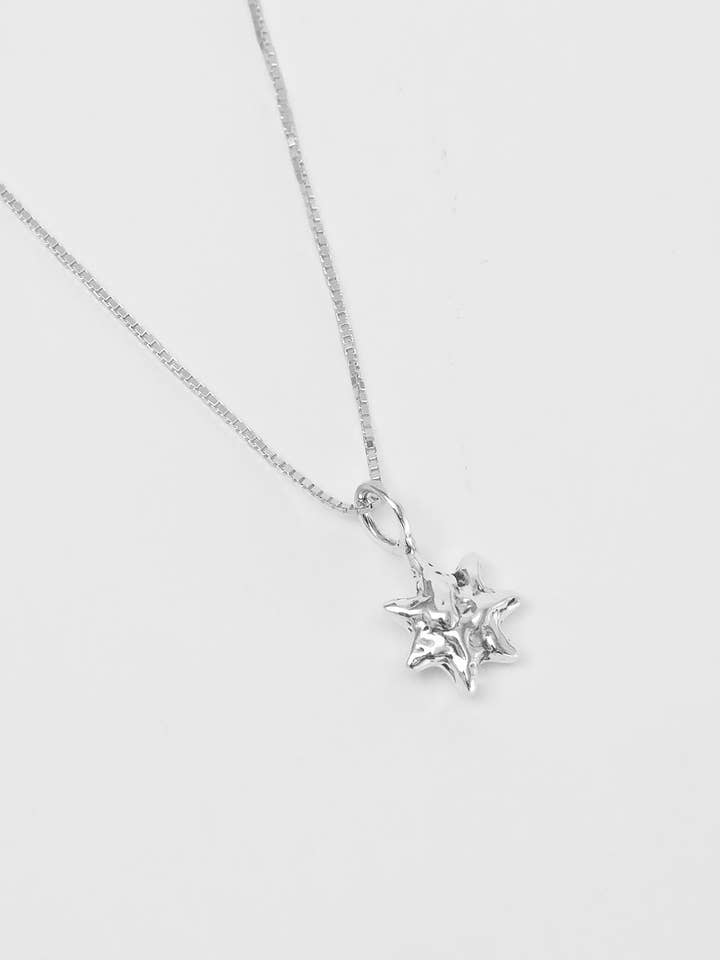 Collier à breloques en forme de soleil en argent sterling pour la vente par Wolf Circus Jewelry