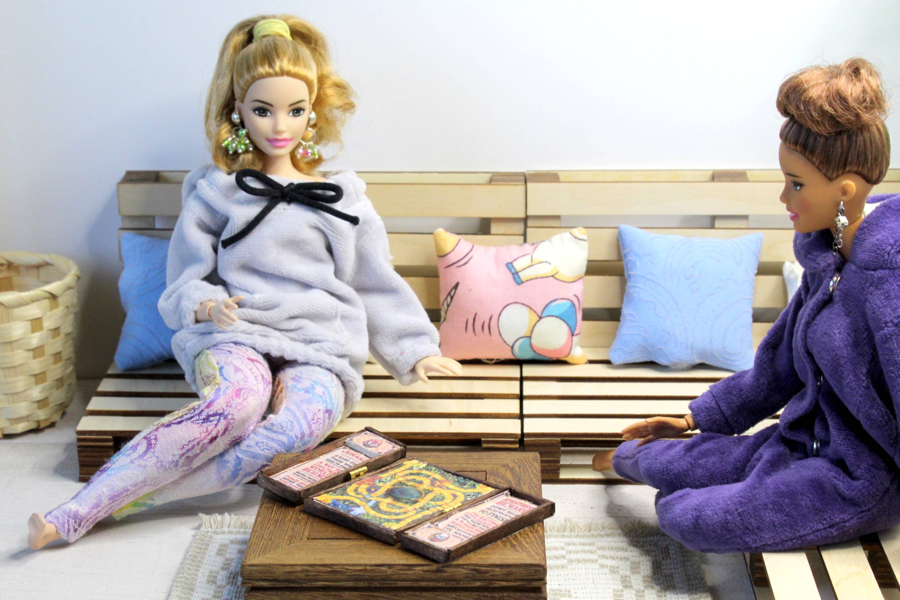 Lenasminiland - Venta al por mayor Juego de accesorios para muñecas - Niños - Tablero de juego de selva en miniatura. Mesa de madera pequeña casa de muñecas9