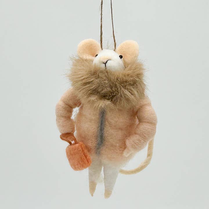 Kalid Christmas – Engroshandel Pynt – Filtfigur julekule Mrs Mousse med pink frakke0