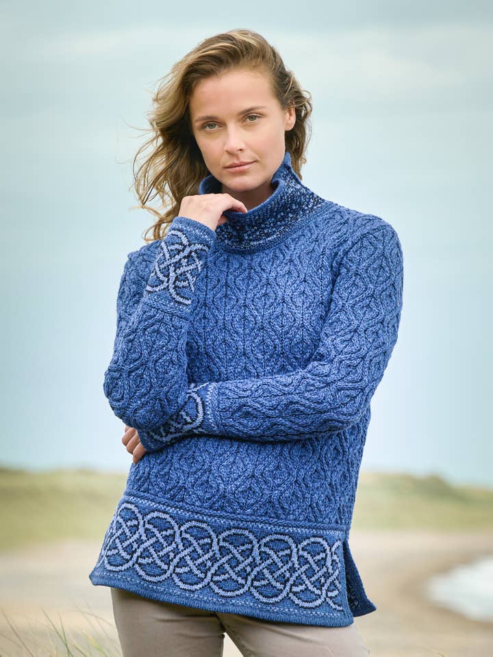 Aran Crafts - Vendita all'ingrosso Maglia larga - Donna - MAGLIONE JACQUARD CON COLLO AD ANELLO R5337
2