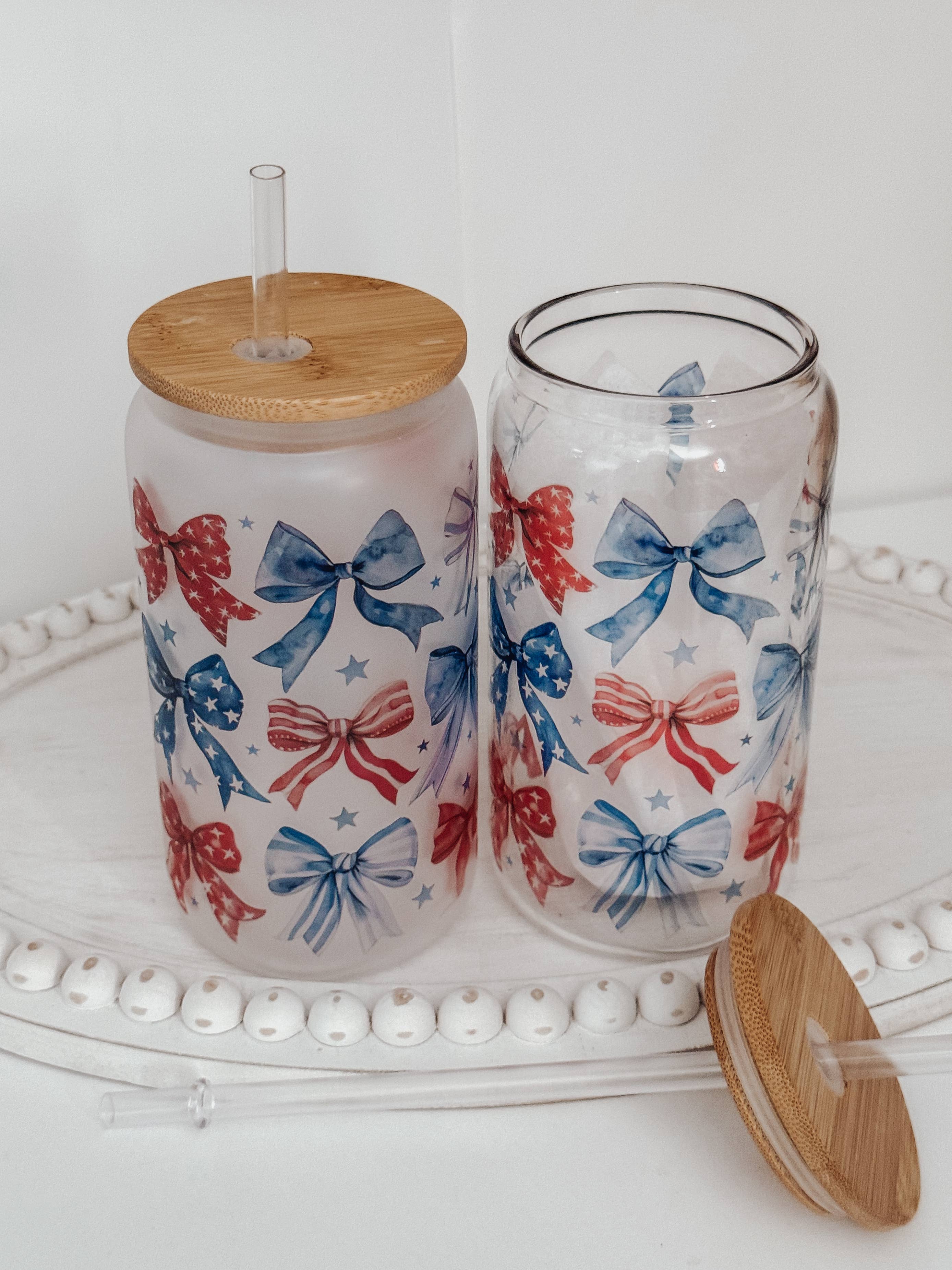 Emma K Designs - Wholesale Drinking Glass/Cup - Patriotic Bows 16oz Glass Can Cup with Bamboo Lid5