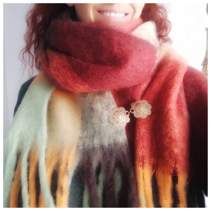 Cristina SJ creative shop - Wholesale Brooch - Golden closure of layers and shawl, arabic drawing, jacket closure