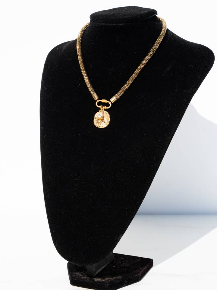 Collar con mosquetón ZODIAC - Oro antiguo con diamantes de imitación para venta al por mayor de ROCKNOT