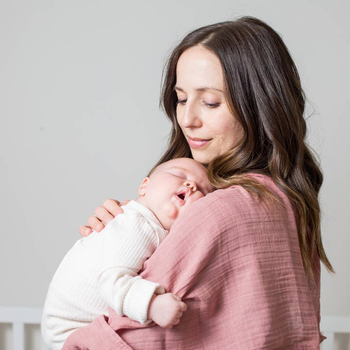 Lulujo Baby – Cobertor wrap - Bebé por atacado – Conjunto de 3 Mantas de Musselina – Morangos4