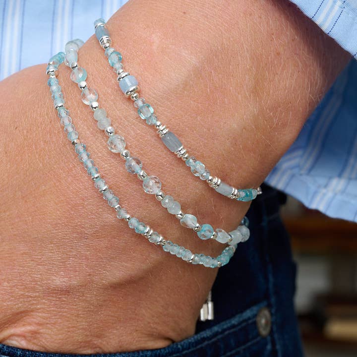 Pulseras apilables de topacio azul de Altamura y plata para venta al por mayor de Boho Betty