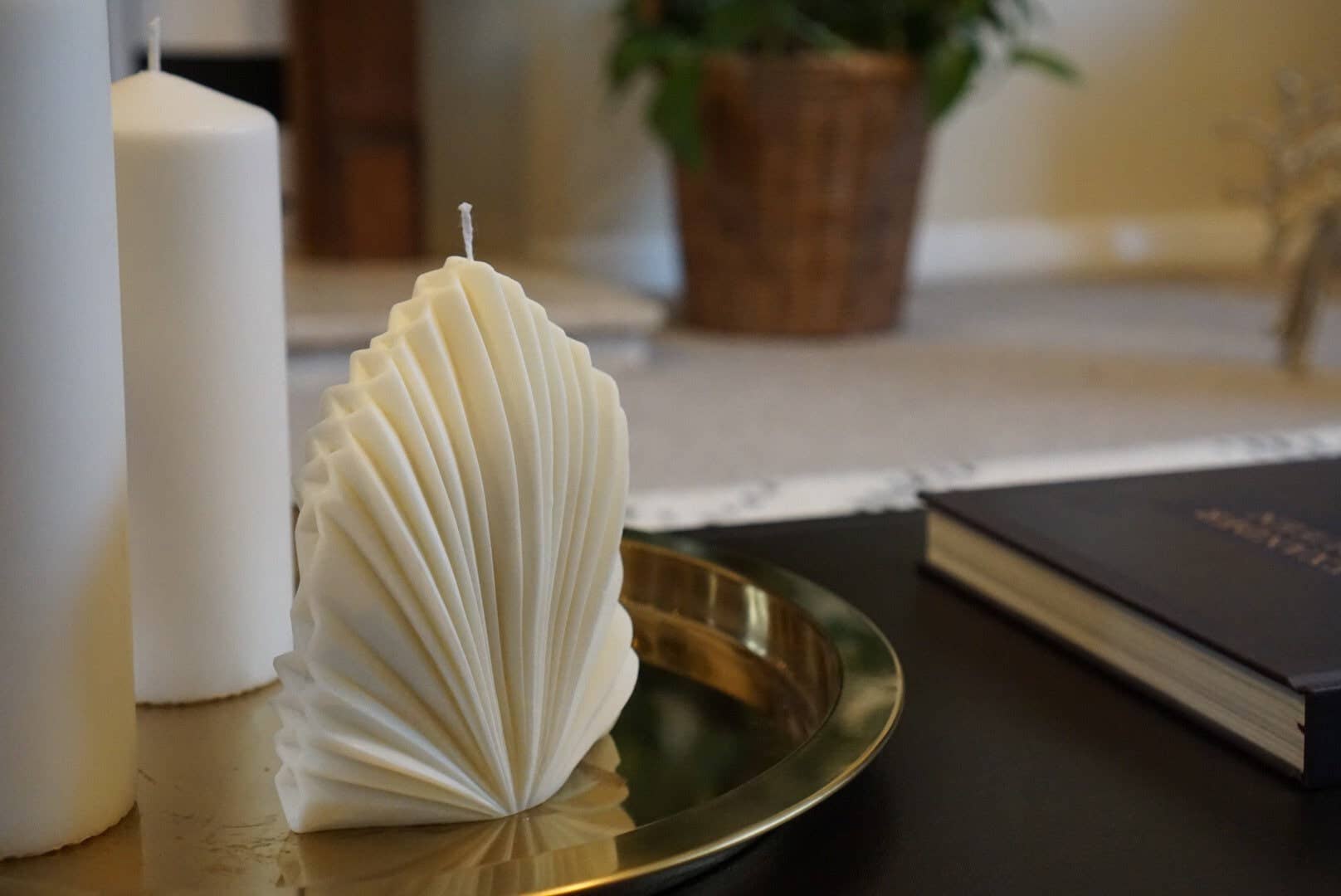 Studio Su Casa – wholesale Novelty candle – Large Palm Leaf Fan Candle - 100% Natural Soy Wax - Sculpture Decor1