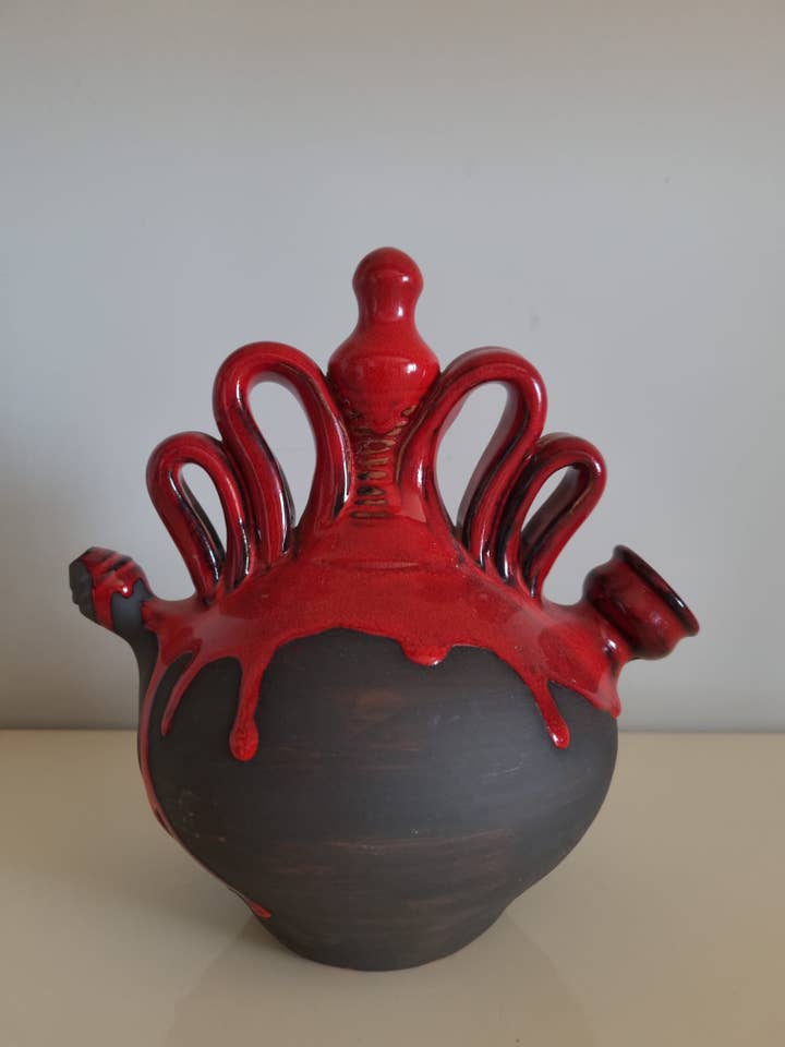 Traditional vase. for wholesale by Cerámica Roca Caus