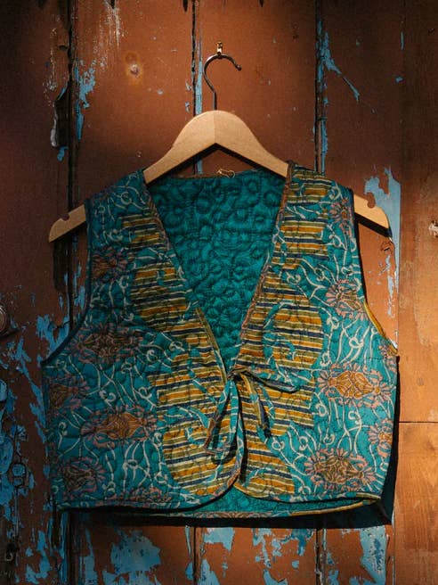 Gilet réversible en soie Melissa L - 074 pour la vente par Pink Lemons Ltd