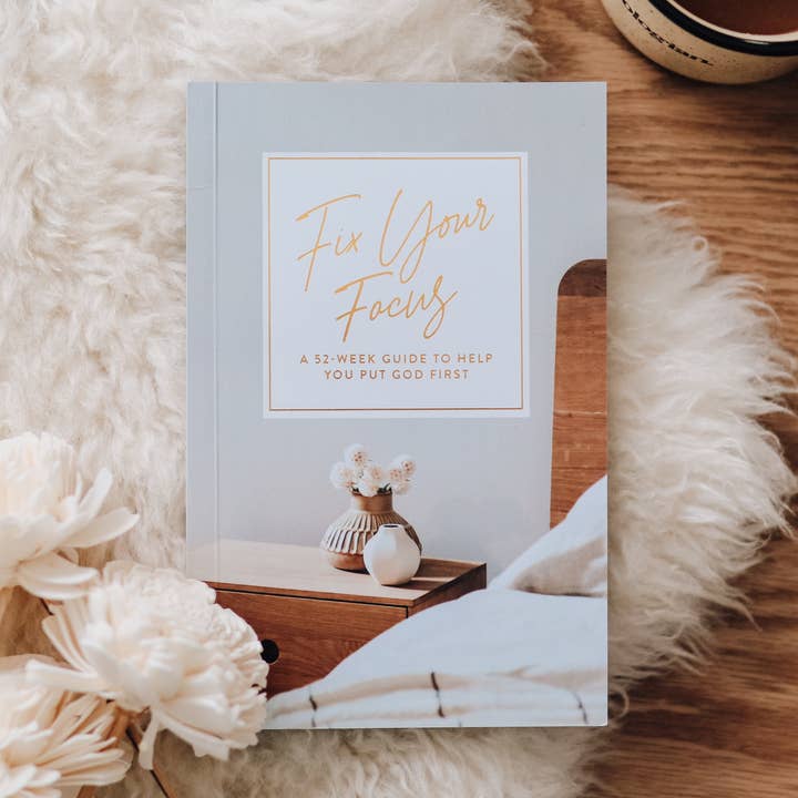The Daily Grace Co - Wholesale Religion Book - Fix Your Focus - A 52-Week Guide to Help You Put God First0