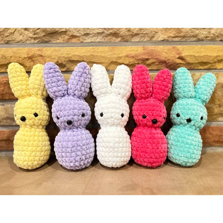Lapin en peluche au crochet pour la vente par Noemy Sun Crochet