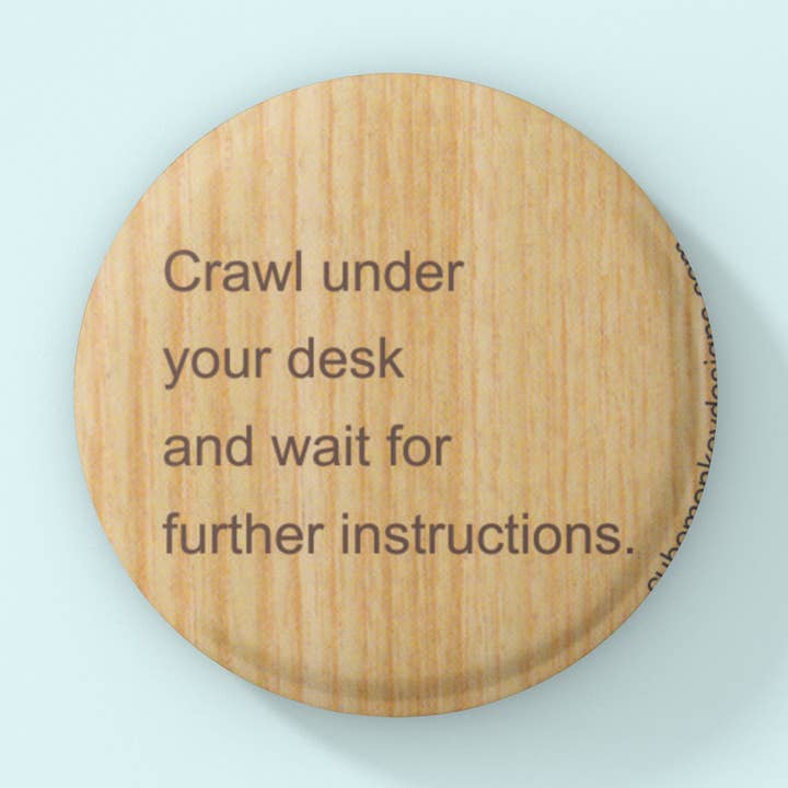 Botão Crawl Under Desk 1,5 polegadas por atacado de Cube Monkey Designs