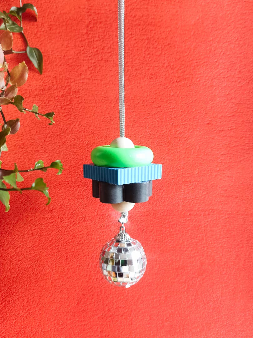 Hey Denise – Engroshandel Solfanger – Firkantet solfanger i Jesmonite – håndlavet farverig dekoration1