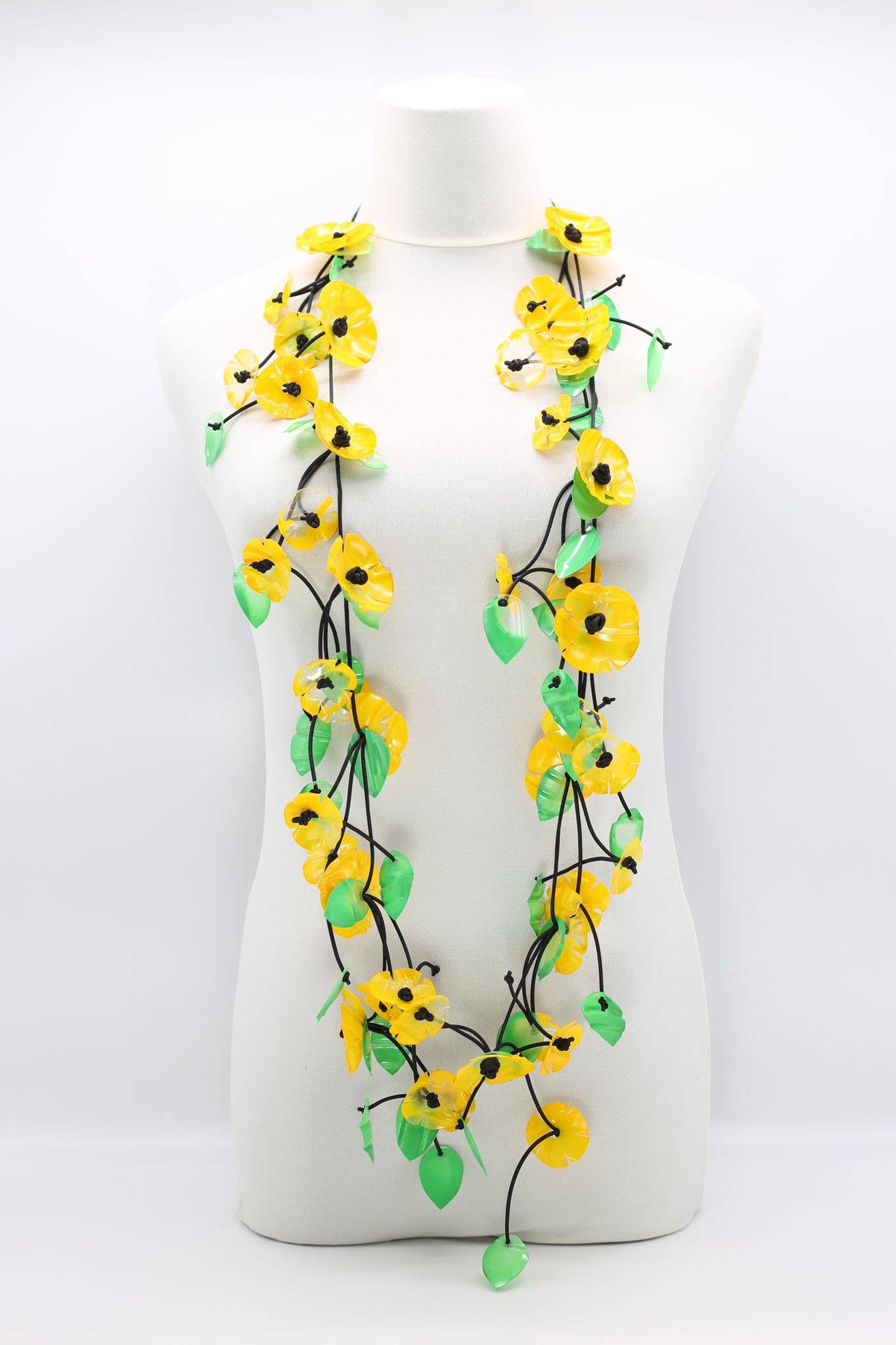 Jianhui London - Vente Colliers plastrons - Bouteilles en plastique recyclées Coquelicot avec colliers de feuilles2