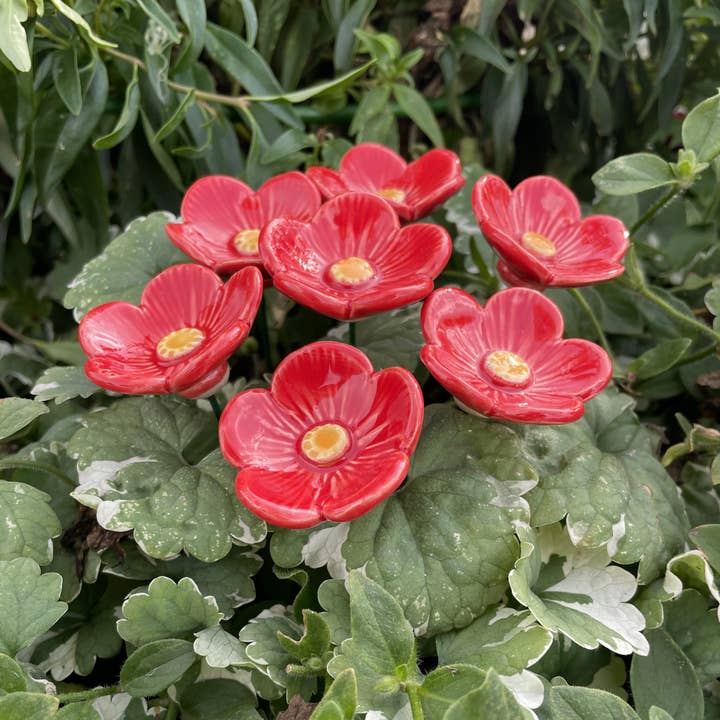 Pannonhem AB. - Vendita all'ingrosso Paletti da giardino/prato - Fiori di prugna rossa in ceramica, paletto per piante2