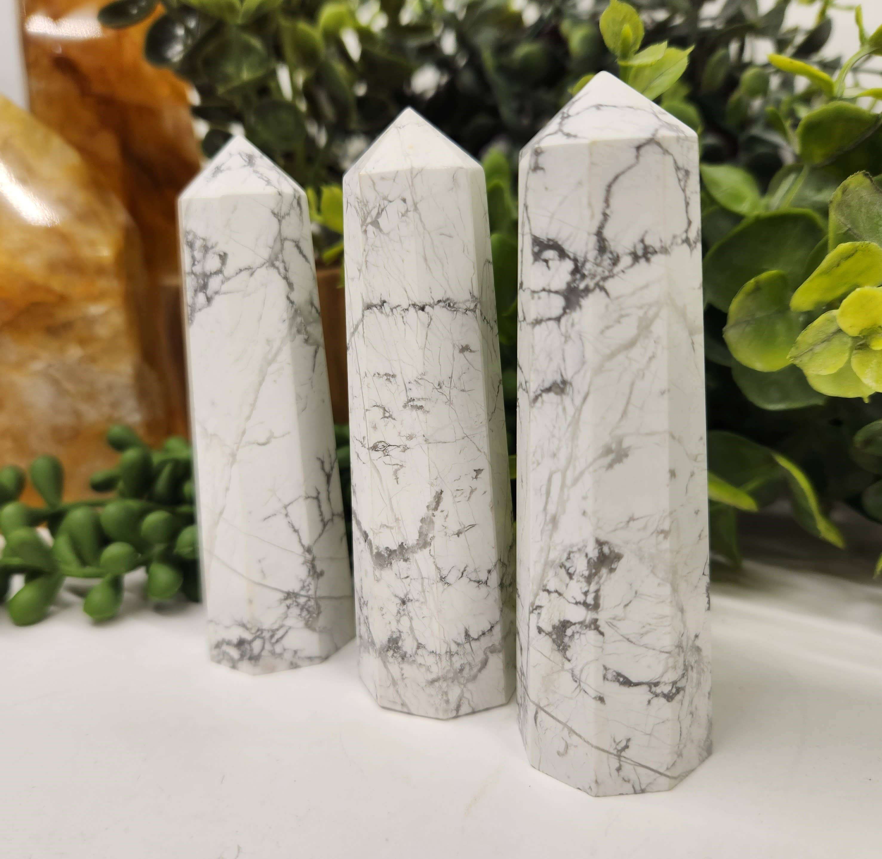 Meraki Gemstones - Vendita all'ingrosso Pietra/cristallo spirituale - Torre Howlite bianca a 8 facce (circa 3,5-3,75 pollici/8,9-9,5 cm)1