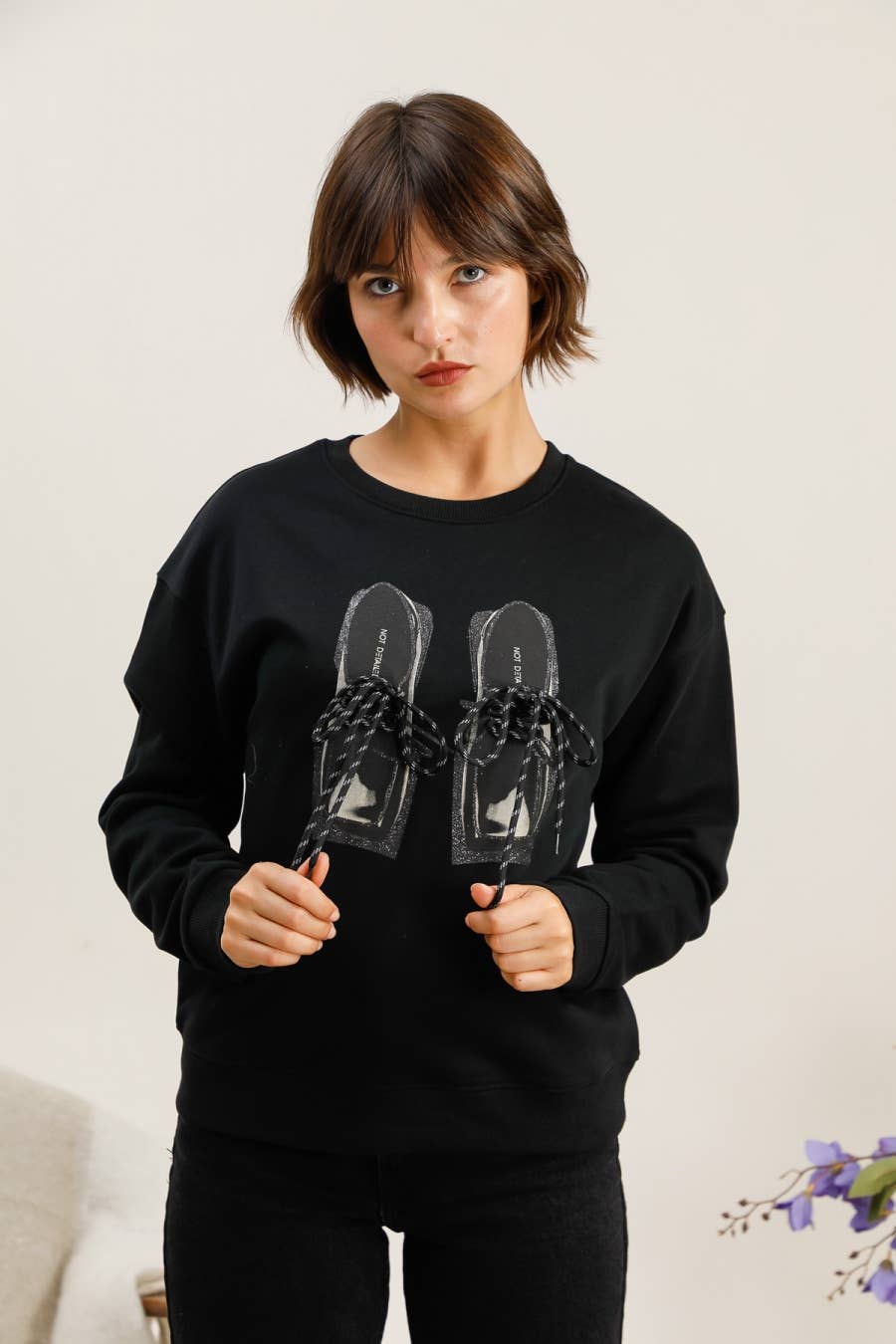 Attrait Paris - Wholesale Graphic Sweatshirt - Women's - Crew neck sweatshirt, lace-up sneakers0