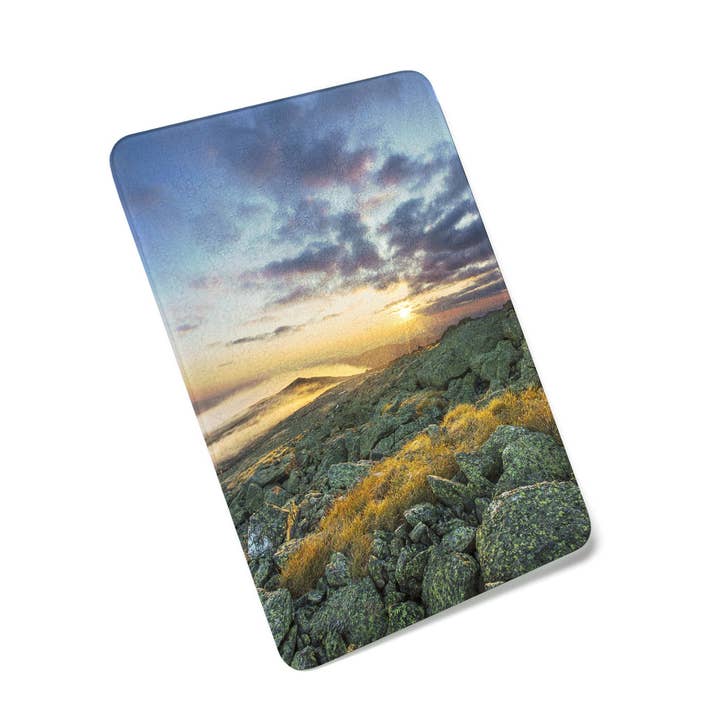Planche à découper Mount Washington Morning Sunburst pour la vente par American Brand Studio