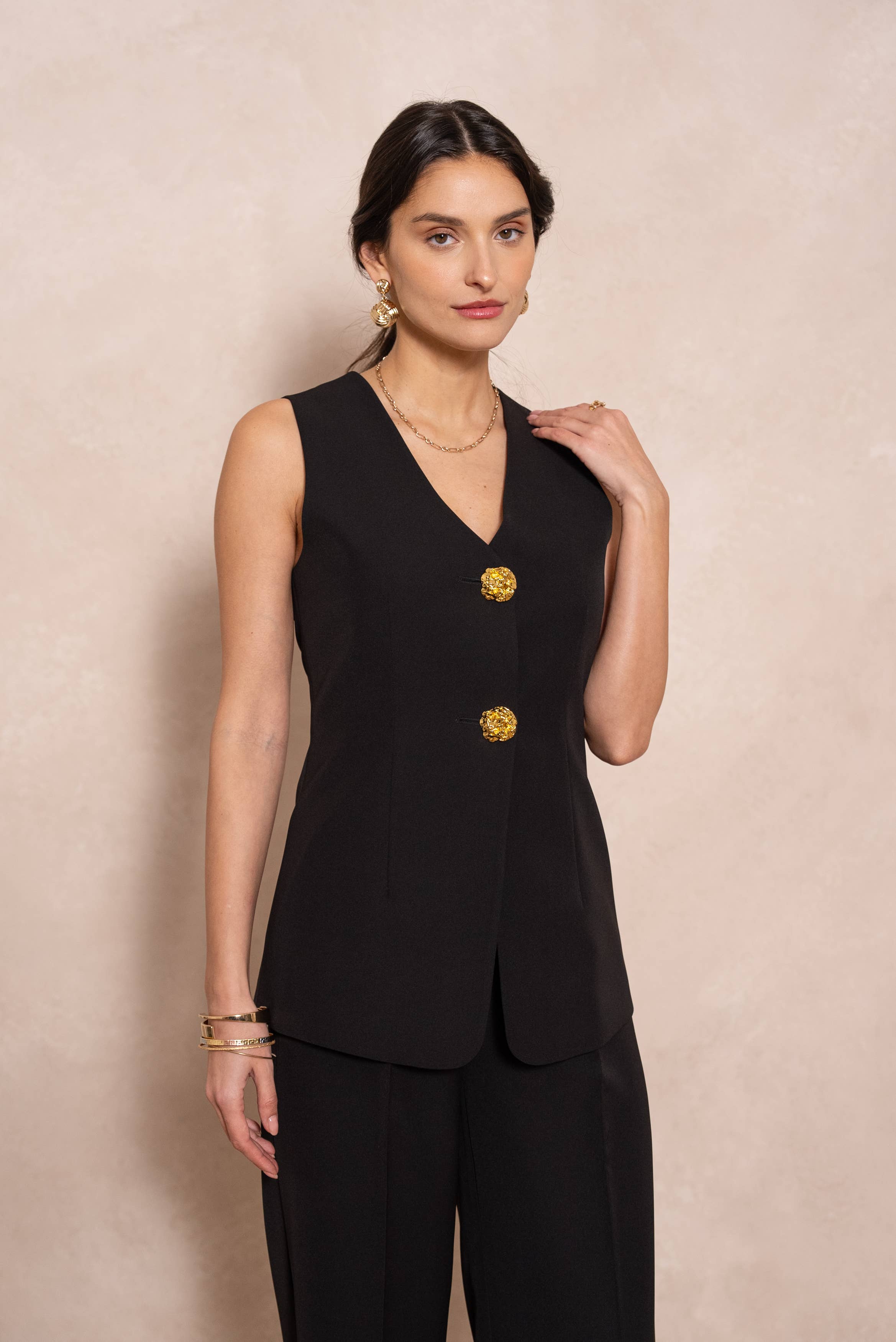 Attentif Paris - Wholesale Suit Vest - Women's - [Timeless] Long sleeveless vest with textured gold buttons11