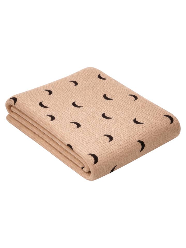 Couverture à langer gaufrée en coton biologique, fauve marine/lune noire pour la vente par SpearmintLOVE