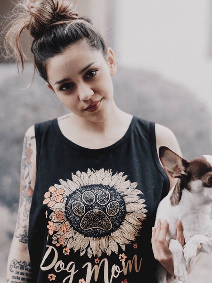 Débardeur Sunflower Dog Mom noir pour la vente par PAWZ