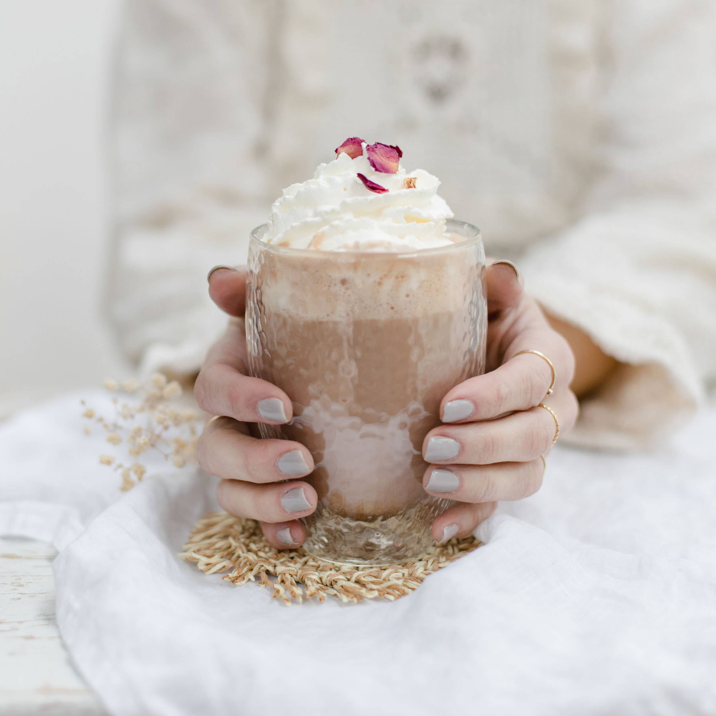 Bake Affair GmbH - Wholesale Chocolademelk/cacaomix/kit - Zwarte chocolademelk met aardbei 'It's nice that you exist'2