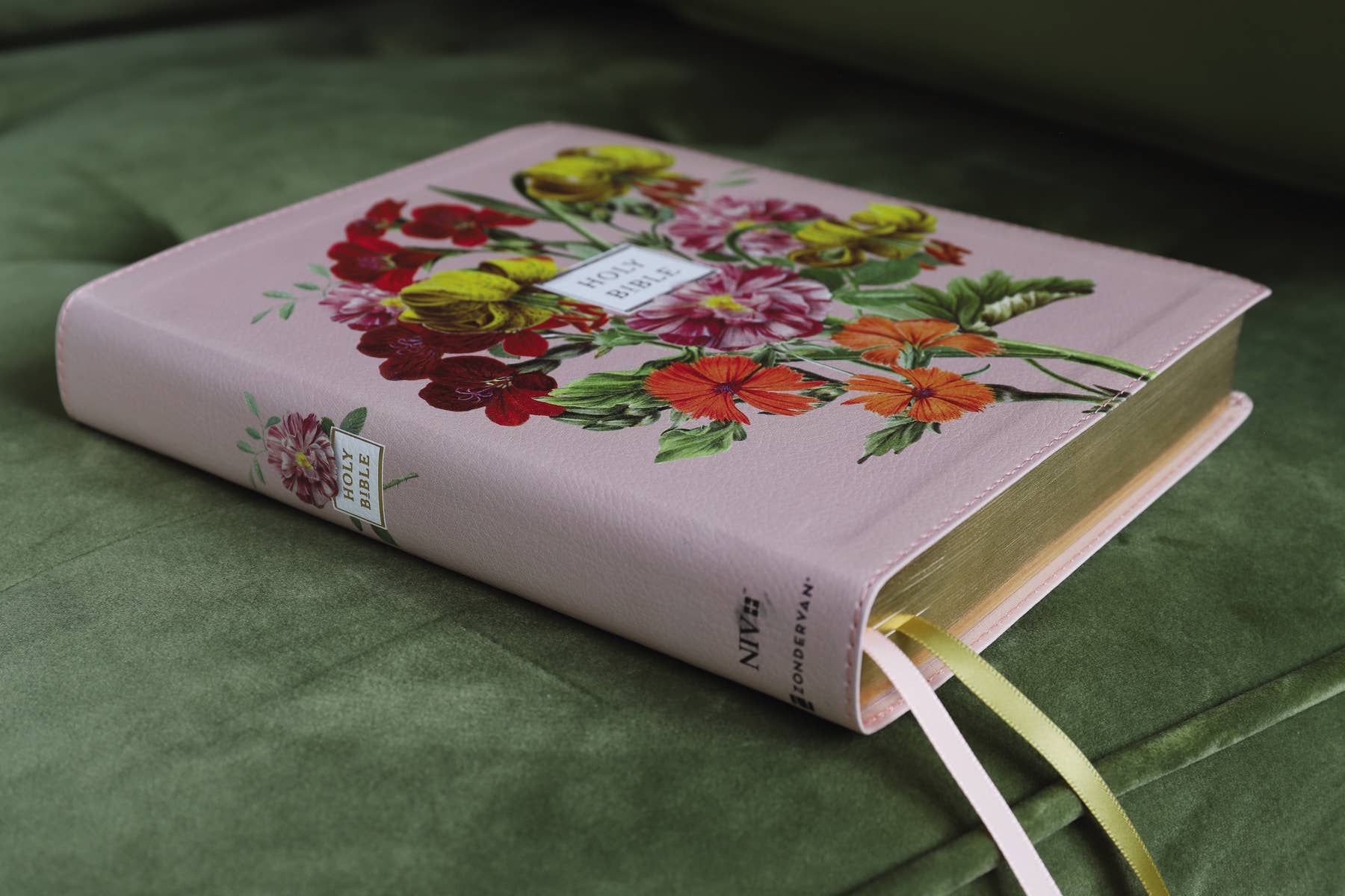 HarperCollins Christian Publishing - Wholesale Religion - NIV Artisan Collection Bible Leathersoft Blush Floral3