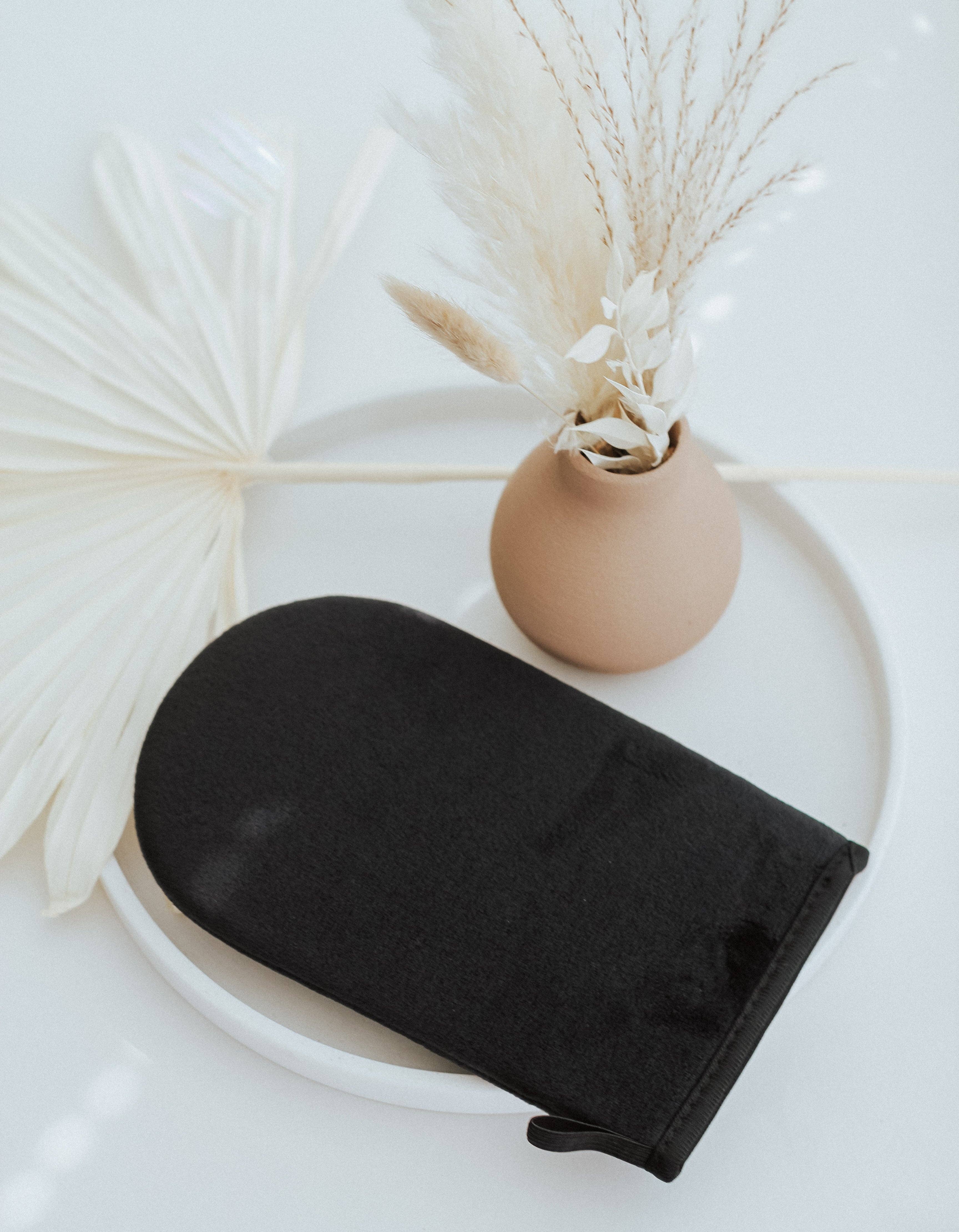 SunnaTan - Wholesale Self-Tanner - Private Label Self-Tan Mitt0