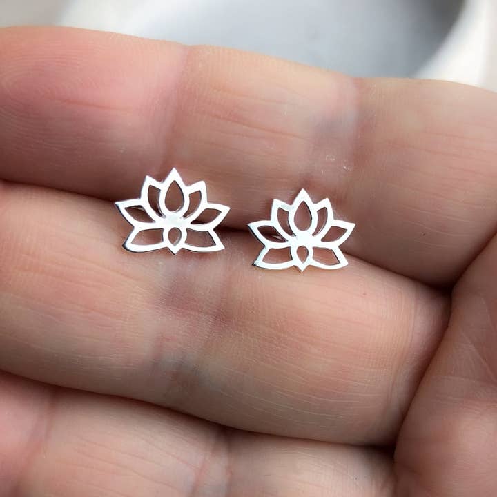 MadamLili - Wholesale Stud/Post Earrings - Mini 925 Sterling Silver Lotus Stud Earrings — EHR925-1195