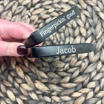 Capotasto per chitarra inciso, morsetto per chitarra personalizzato per la vendita all'ingrosso da parte di Hazel Grove Customs