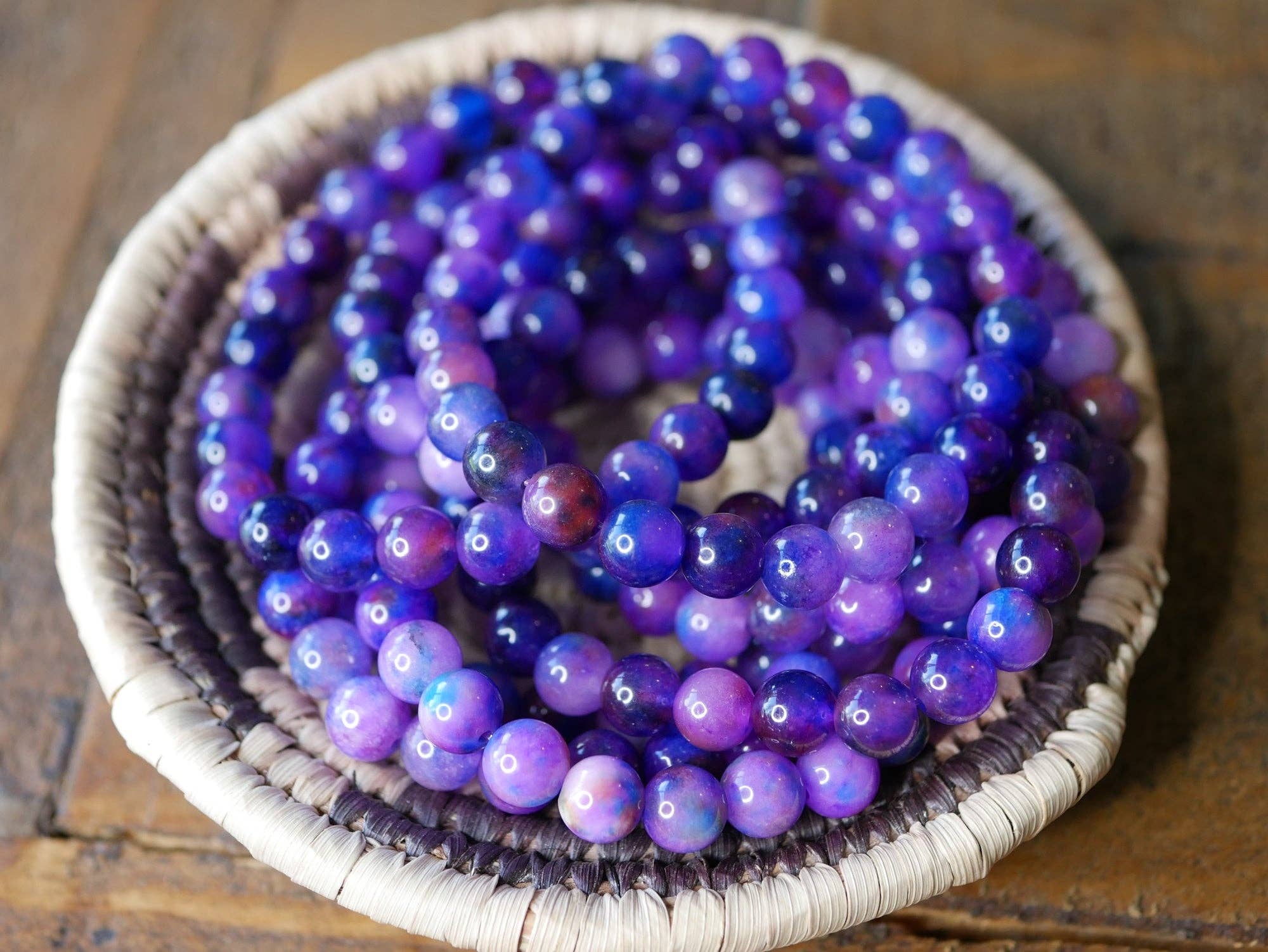 Superior Stones & Gifts INTL LLP – Engroshandel Perlearmbånd – Ædelsten strækarmbånd Lilla Madness Agate Forbedret